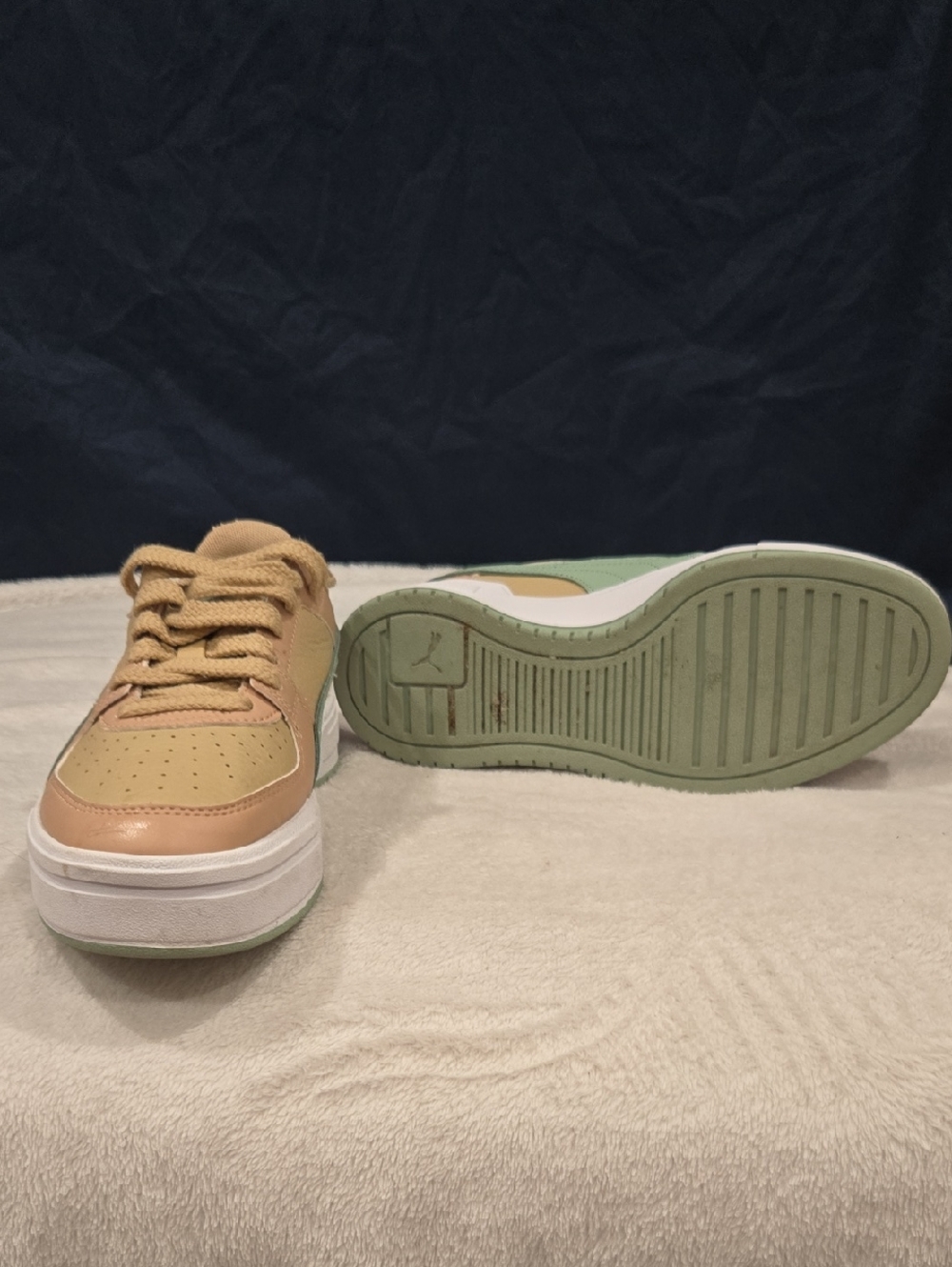 Women Low-Top Casual Sneakers in Tan and Sage - Gently Used